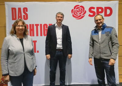 Jonas Hoffmann mit den OV Vorsitzenden Elke Hach und Michael Pilgermayer