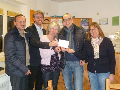 Spendenübergabe im Erich-Reisch-Haus